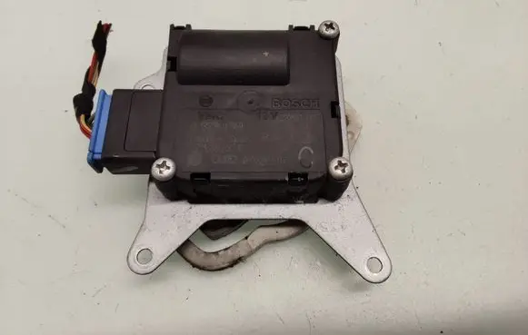 Audi A8 S8 D3 4E Air flap motor/actuator 0132801369