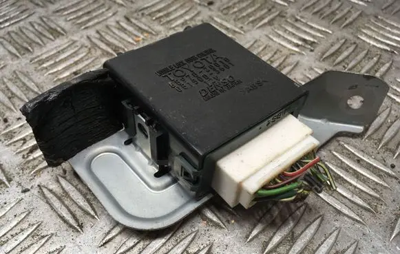 Toyota Avensis T220 Door central lock control unit/module 0515003601 8597020010