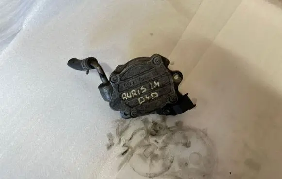 Toyota Auris 150 Vacuum pump ST576M2