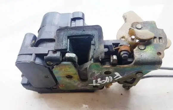 Alfa Romeo 156 Front door lock 16630255