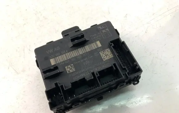 Volkswagen PASSAT B8 Other control units/modules 5Q0959393K