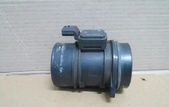 Renault Clio III Mass air flow meter 8200299956