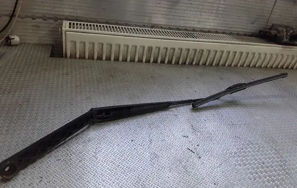 Nissan X-Trail T30 Windshield/front glass wiper blade 