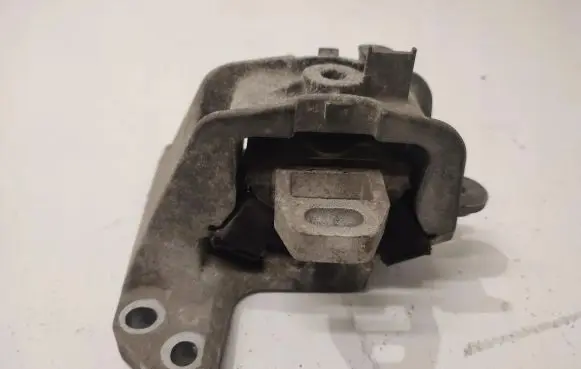 Citroen C5 Gearbox mounting bracket