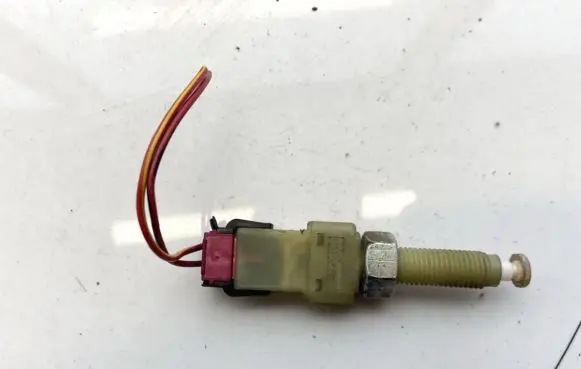 Audi A4 S4 B5 8D Brake pedal sensor switch 443945515