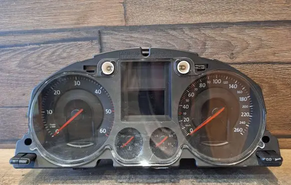 Volkswagen PASSAT B6 Speedometer (instrument cluster) 3C0920860K X0006000 9682