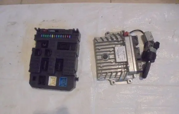 Peugeot 308 Engine ECU kit and lock set 9664987480 9663798180