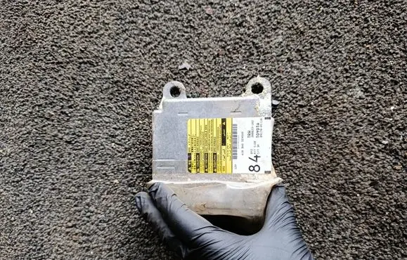Toyota Avensis T250 Airbag control unit/module 8917005120