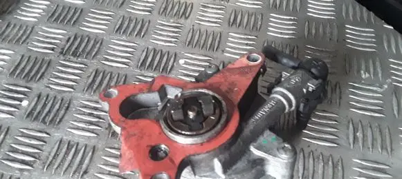 Renault Laguna III Vacuum pump 8200683981