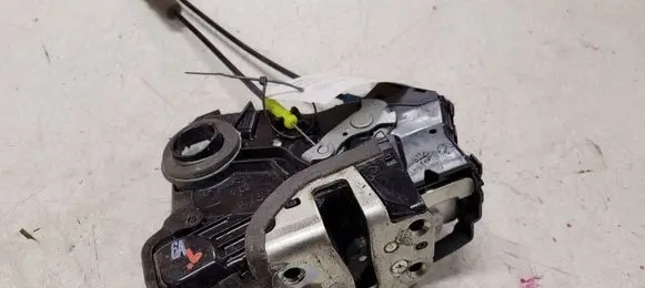 Toyota Avensis T270 Front door lock
