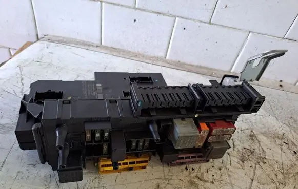 Mercedes-Benz E W212 Fuse module 5DK009620
