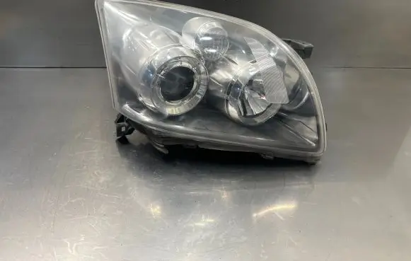 Toyota Avensis T250 Headlight/headlamp 35108