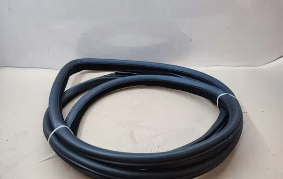 Volvo XC90 Front door rubber seal 