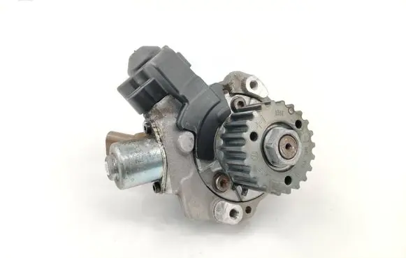 Volkswagen Polo V 6R Fuel injection high pressure pump 28470303 04B130755F