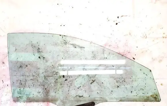 Honda CR-V Front door window glass four-door