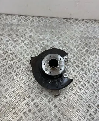 Rear wheel hub