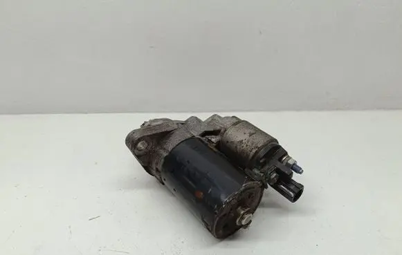 Volkswagen Golf V Starter motor 0001120408