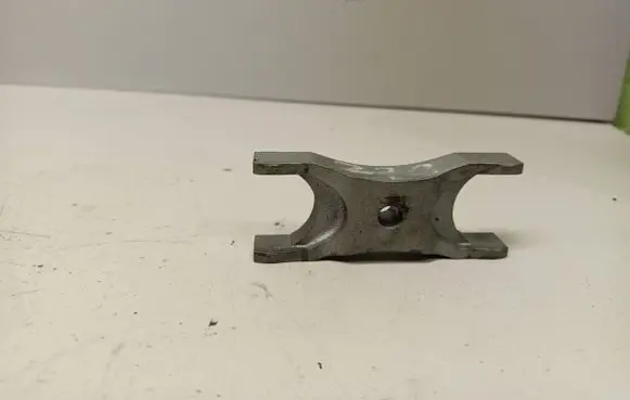 Volkswagen PASSAT B7 Fuel Injector clamp holder 
