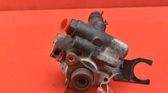 Nissan Primastar Power steering pump