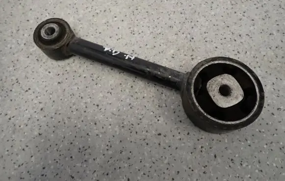 Mitsubishi Colt Engine mount vacuum valve 