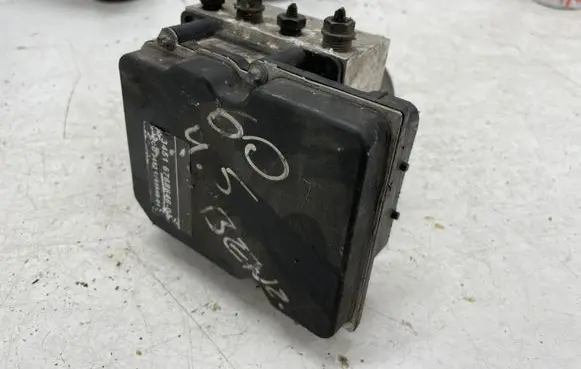 BMW 5 E60 E61 ABS Pump 6758743 6768646