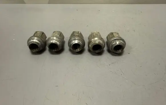 Volvo S40, V40 Nuts/bolts 