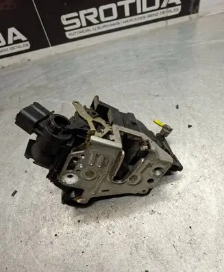 Mercedes-Benz E W210 Front door lock 2027203535