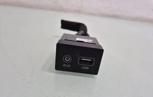 Hyundai Tucson TL USB socket connector 96120D3500