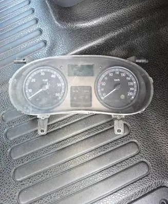 Speedometer (instrument cluster)