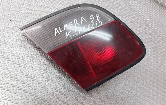 Nissan Primera Tailgate rear/tail lights