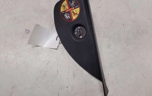Passenger airbag on/off switch