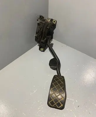 Volkswagen PASSAT B5 Accelerator throttle pedal 8D2721523 6PV00777009