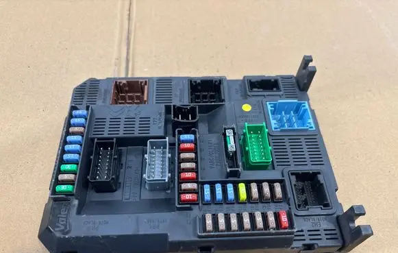 Audi Q5 SQ5 8R Fuse module 9804067480 E1095295 20131217