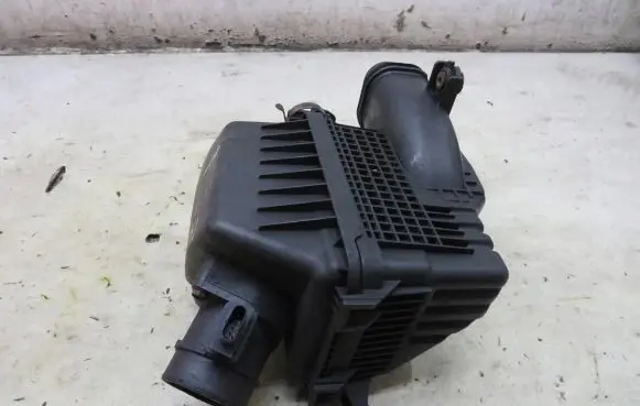 KIA Carens III Air filter box 28110-A4200