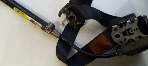 Volkswagen Golf III Front seatbelt 1h4857706a