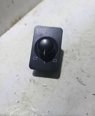 Wing mirror switch