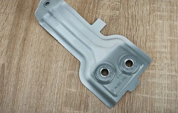 BMW X4 G02 Fender mounting bracket 7397515