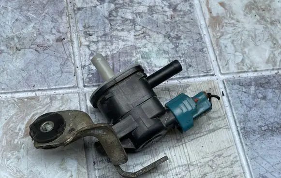 Toyota Auris 150 Turbo solenoid valve 9091012276 1362007010