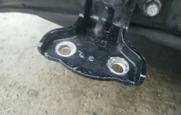 Chevrolet Captiva Rear door lower hinge