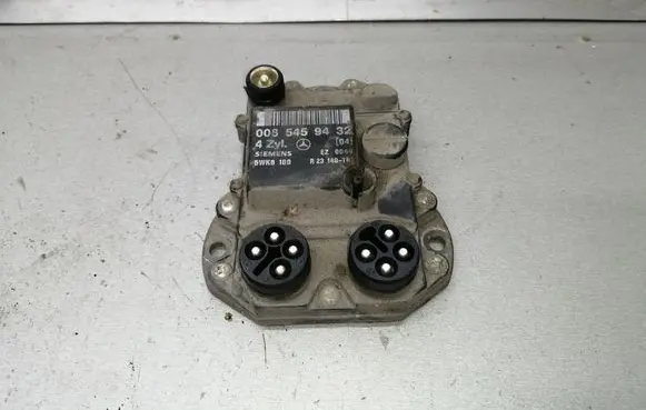 Mercedes-Benz E W124 Ignition amplifier control unit 0085459432