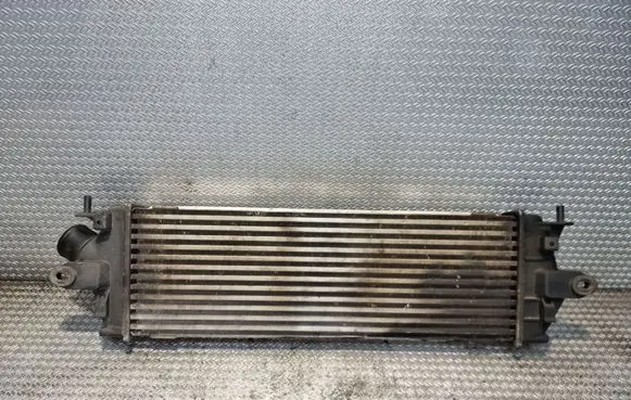 Opel Vivaro Intercooler radiator 93854162 8200219497