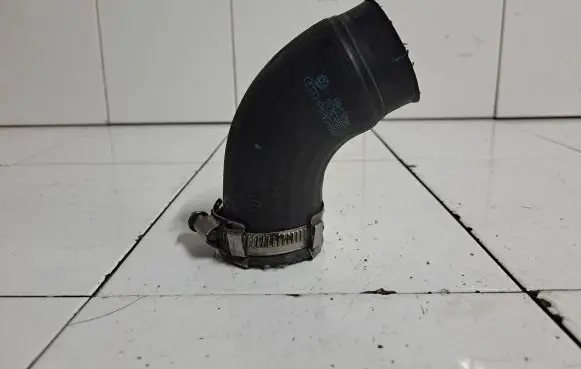 Volkswagen Jetta V Intercooler hose/pipe 1K0145828C