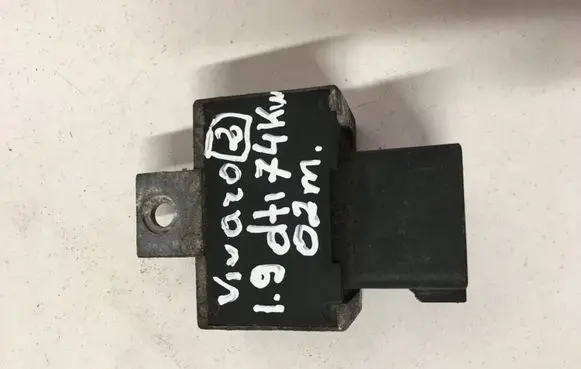 Opel Vivaro Glow plug pre-heat relay 7700115078