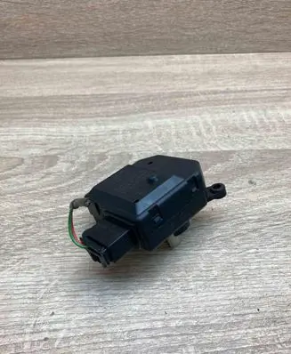 Opel Zafira B Air flap motor/actuator 309370600AD C89689013548