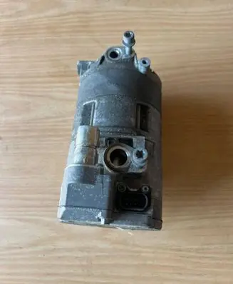BMW 5 G30 G31 G38 Air conditioning (A/C) compressor (pump) 21137510 6998209