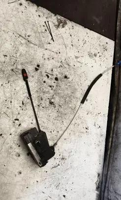 Opel Zafira A Front door lock 24444016