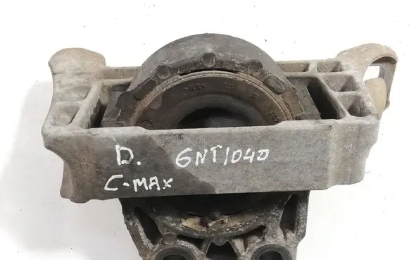 Ford C-MAX II Engine mount bracket