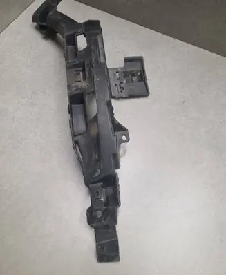 Front bumper mounting bracket