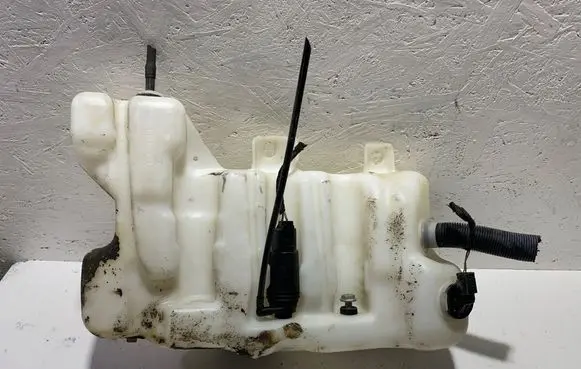 BMW 5 E39 Windshield washer fluid reservoir/tank 8364941A