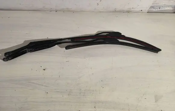 Opel Astra G Front wiper blade arm 90559554 90559553